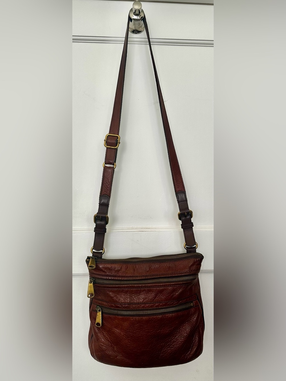 Fossil Brown/Burgandy Leather Crossbody Bag with Front Zip Pockets - Picture 2 of 12